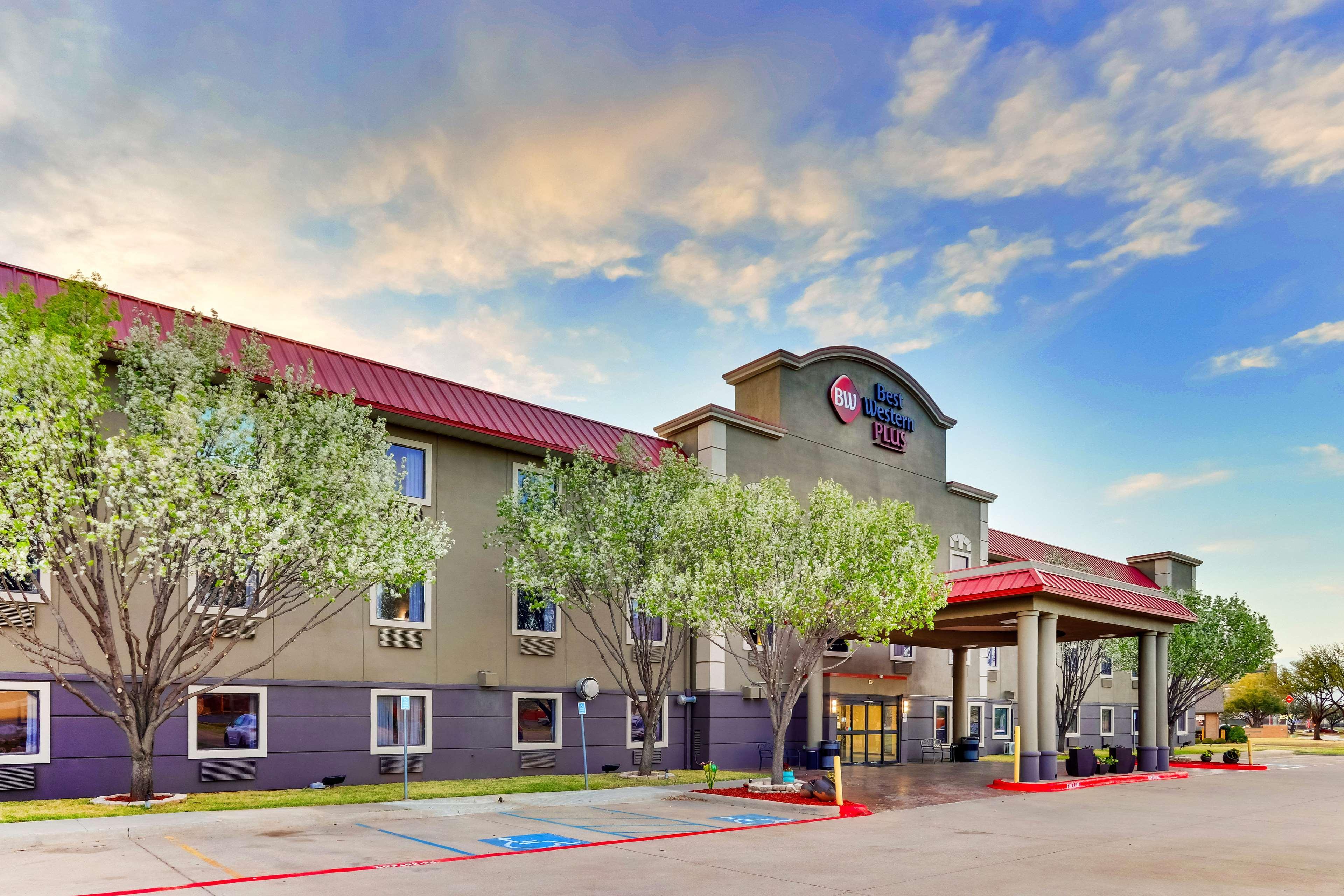 Best Western Plus University Inn & Suites Wichita Falls Extérieur photo